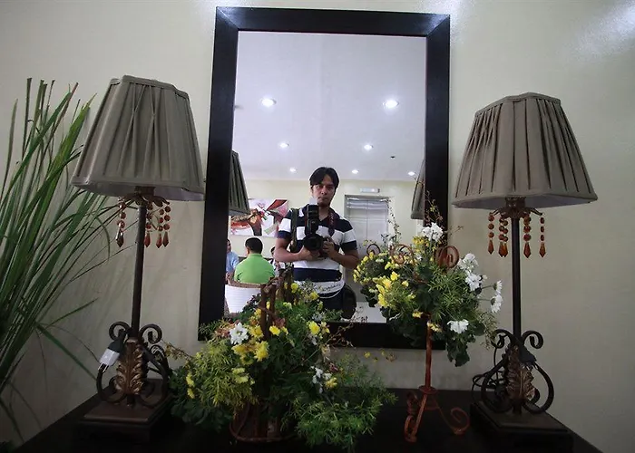 ホテル Sampaguita Plaza Garcia Adlawon